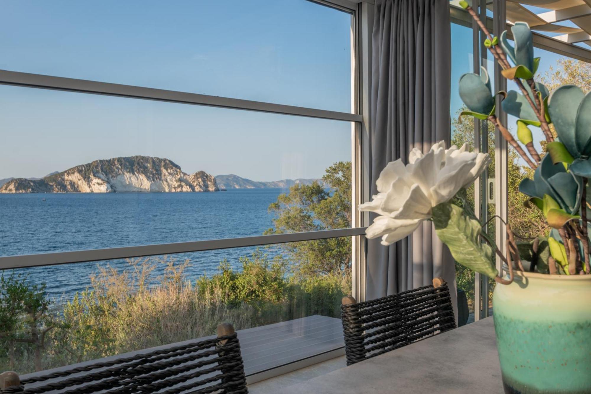 Cavo- With Private Sea Access Vilă